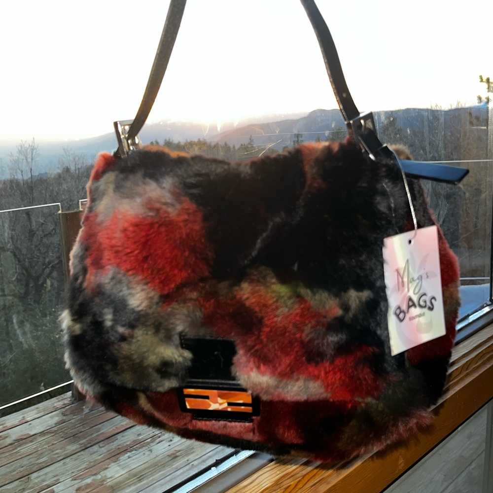Fendi: RARE Mink Fur Multicolor Dyed Beaver Sheared Mamma Baguette Shoulder Bag - Picture 1 of 17